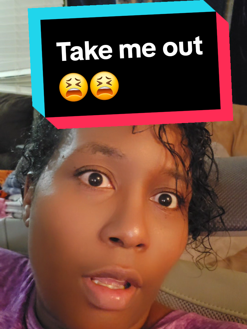 Day 4 is literally always the worst. I don't even think I'd be able to handle childbirth at this point. #pain #period #girlproblems #girlhood #ihateithere