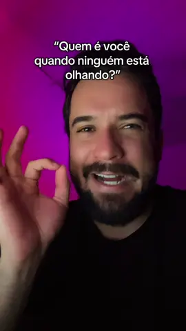 A verdade é que a gente só consegue ser 100% o nosso perfil quando ninguém tá olhando! 😂 O Dominante quer resolver a vida, o Influente quer show! Comenta aqui qual desses é você! E a partir de hoje, se vigie em casa! 👇 #ComportamentoHumano #TeoriaDISC #QuemÉVocê #PsicologiaComportamental #Dominante      