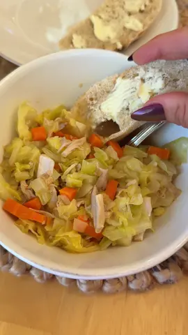 the perfect fall cabbage soup 🥹✨ RECIPE: Ingredients - 1/2 onion - 3-4 carrots  - 1 head of cabbage  - 1 packet onion soup seasoning - 1 container chicken broth  - shredded chicken  - garlic  Directions: Chop onion, carrots and cabbage. Add olive oil to a pan, then add carrots, onions, and crushed red pepper flakes. Let cook for a few minutes before you add the entire head of chopped cabbage. After that cooks down, add one container of chicken broth and one packet of onion soup seasoning. add shredded chicken, 1-2 scoops of garlic, and let it all come to a simmer. add salt & pepper if desired and serve with a side of bread 💘   #cabbagesoup #souprecipes #fallrecipes #pregnant #cabbage 