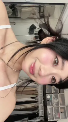 my current daily makeup routine 🧸 @thesaemcosmetics concealer // 1.0 clear beige @Judydoll US highlighter contour palette // 01 wave shadow @CANMAKE-SHOP powder cheek // P05 mauve @Judydoll_official eyeshadow palette // dusty pink @KissMe USA  @Flortte US lip gloss  #grwm #cbeauty #kbeauty #jbeauty #makeup