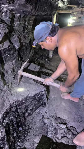 Black diamond mining⛏️ #coalminer #blackdiamond #gold #plzdontunderviewsmyvedios #minerals supporting mining workers 