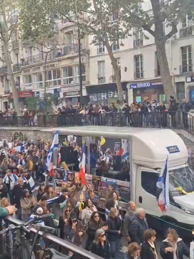 🇲🇫 El pueblo de Francia está alzando la voz y apoyando a srael.  ℹ️ Israel Sector News - Canal #israel🇮🇱 #marchas #mundo #noticias #paratiii 