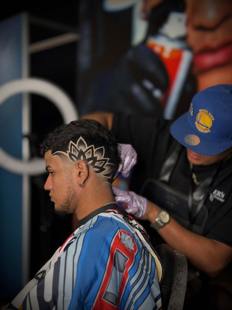 diseño inspirado staff de oliver barbershop @robtheoriginal #barber #barberlife #meta #sueños #metalfamily @Oliver’s Barbershop 