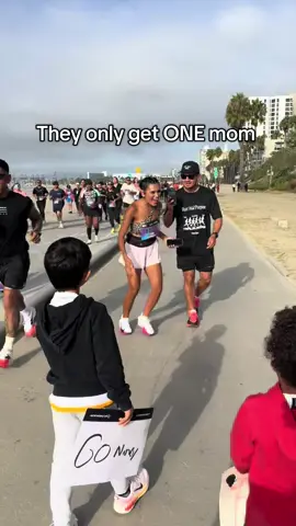 🥹 showing my kids they can do hard things 💪🏽💕 #longbeachhalfmarathon #halfmarathon #runnermom #longbeach 