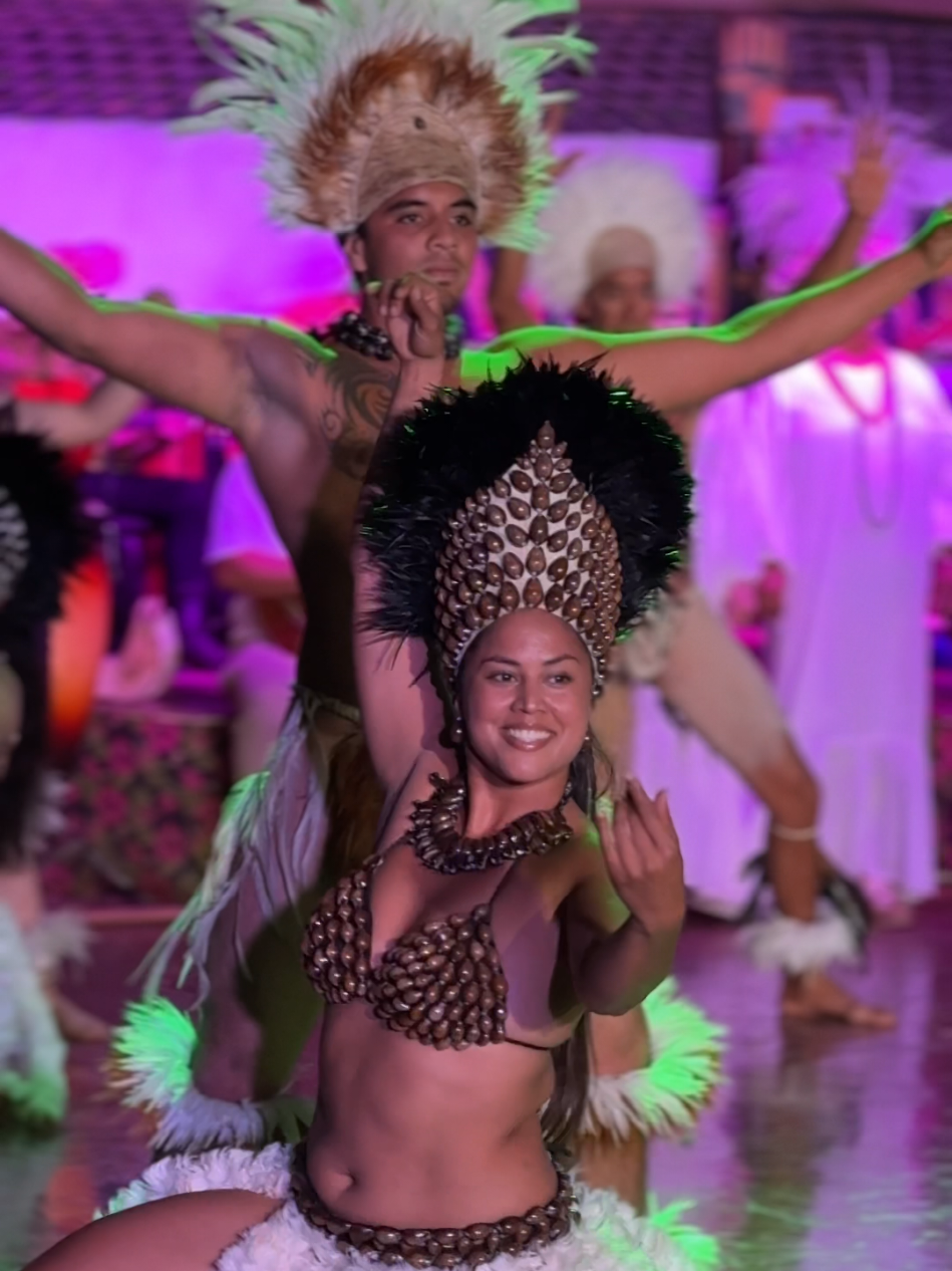 Bailando con el corazón ❤️ al ritmo del Mana Rapa Nui. #native #rapanui  #indigenous  #ori #polynesian 