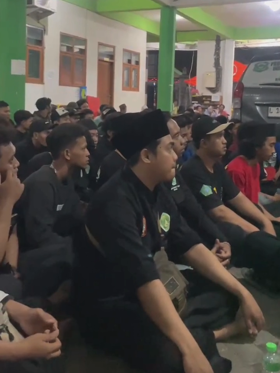 ​Duka Ponpes Al Khoziny, Duka Kita Bersama. 🙏 Seluruh keluarga besar Pagar Nusa turut merasakan kepedihan yang mendalam atas musibah yang menimpa Pondok Pesantren Al Khoziny. Momen berkumpul ini adalah wujud solidaritas dan doa kami untuk para syuhada, korban luka, dan serta keluarga yang ditinggalkan. Semoga Allah SWT memberikan ketabahan dan kekuatan. #PagarnusaBerduka #AlKhoziny #foryoupage #psnu_pagarnusa  #DoaUntukSantri