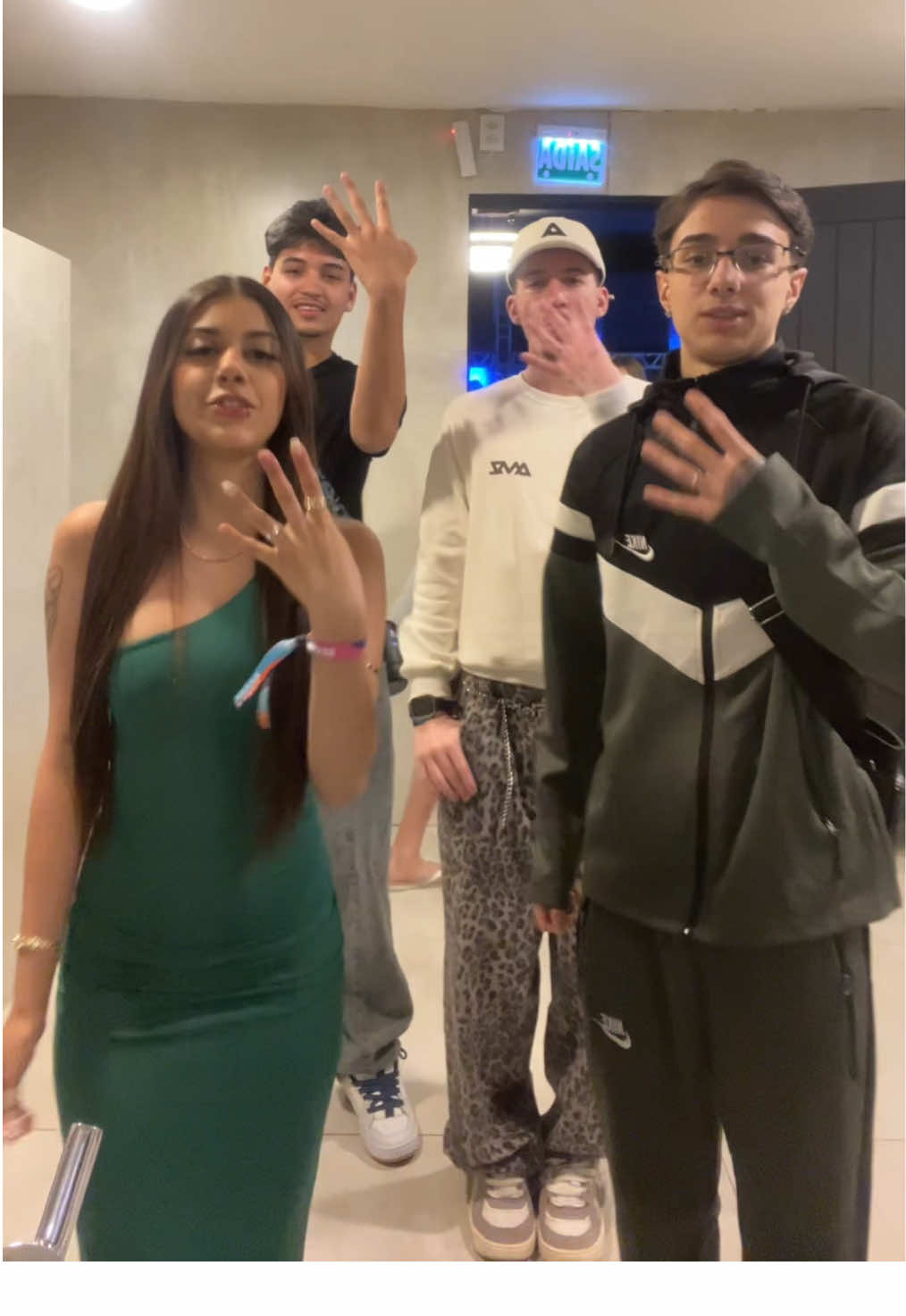 @bia b💋 @Igor Baldoni🇮🇹 @Nice.hick 