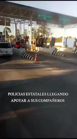 ASI FUE EL ARRIVO SE MAS DE 5 CAMIONETAS DE LA POLICÍA ESTATAL A BRINDAE APOYO A SUS COMPAÑEROS QUE ESTABAN EN UN TOPON #mexico #losangeles #sandiego #chulavista  #Recuerdos 