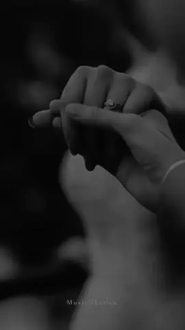 Azhuthaalum Mudiyaathu En Anbe Va.. Enathaayul Unai Saera En Nenje Va... 🎧🤍🥺🐱🫂 🕊️☘️❤️🖤☘️🕊️ #poonakutty😻💖❤️  tamillyrics #capcutediting #typ #musiclyrics #music_is_medicine 