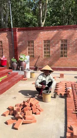 Xếp gạch thẻ làm sân ạ