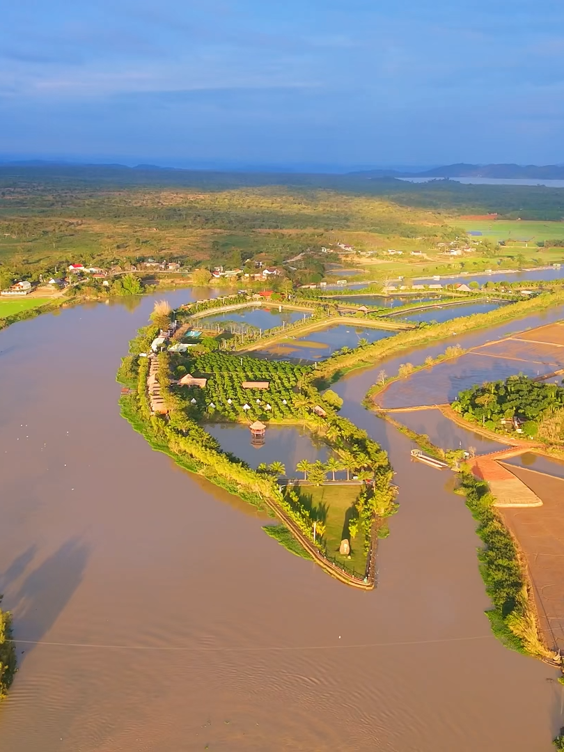 Đảo Xanh Ecofarm Đắk Lắk là mô hình Du lịch sinh thái nông nghiệp tiên phong, nơi mỗi khoảnh khắc đều là sự khám phá và kết nối. Chúng tôi luôn chào đón bạn tự mình trải nghiệm sự khác biệt này!  #ĐảoXanhEcofarm #DuLịchSinhThái #Glamping #DuLịchNôngNghiệp #CheckinĐắkLắk #KhámPháTâyNguyên #TeamBuilding