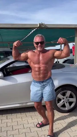 🔥 #robuvitalie2018 🔥 Https://muscle.thedad.de #bodybuider #bodybuilding #muscledaddy #daddy 