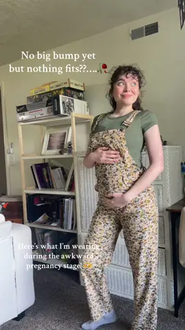 That in between stage where nothing fits, but we still serve!!😊  #pregnancystyle #maternityootd #pregnancyoutfits #utahinfluencer 