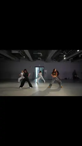 They ate this dance upppp 🔥😭 #fyp #foryoupage #candy #claudiavalentina #pop #dance #dancemoves 