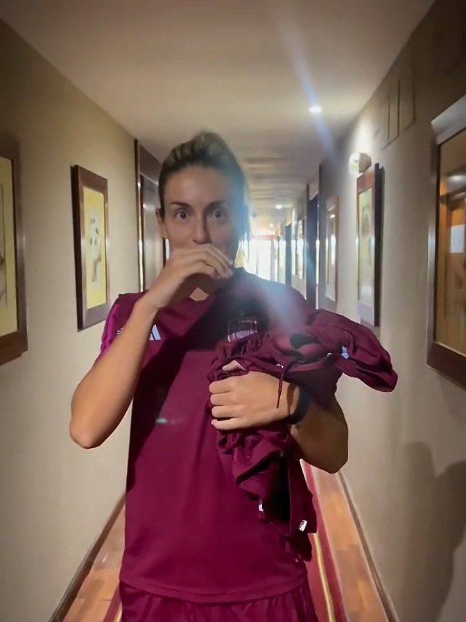 Alexia😆   #alexiaputellas #laiacodina #seleccionespañola #españa #fcbfemeni #fcbarcelona #futbolfemenino #futbol #fyp #parati #viral #fypシ #foryou #foryoupage #fy #football #footballtiktok #woso #lgbt #lesbian #messi #cr7 #WomensFootball #barcelona #barça #fpy #fypp #fy 
