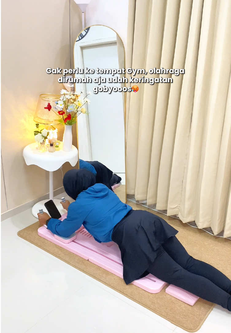 Olahraga dirumah aja cuma 15 menit tapi udah banjir keringet banget cuyyy!!  Haaaaa jadi gak usah ke tempat gym, mana papan pilates ini ga perlu listrik ya bestie🫶🏻 #pilatesboard #homeworkout #workoutdirumah #alatworkoutdirumah #fyp 