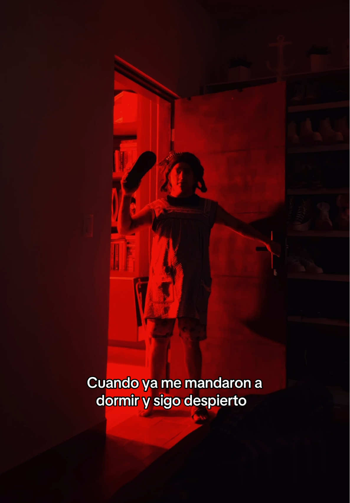 Cuando mi mamá me mandó a dormir y sigo despierto 😂 #marioaguilar #comedia 