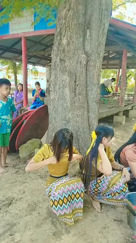 သီတင်းကျွတ်ပီးသူများတွေမဂ်လာဆောင်နေကြသော်လည်းကိုယ်တွေကပန်းကန်ဆေးတဲ့အဖွဲ့ကပါ###