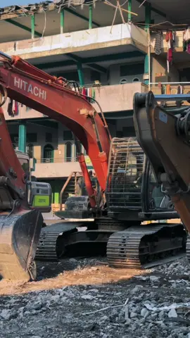 Selasa, 7 Oktober 2025. Sekitar pukul 06.05 Proses evakuasi dengan alat berat telah selesai. Semoga husnul khotimah untuk korban, dan terimakasih untuk seluruh rekan rekan yang membantu dalam pencarian dan evakuasi selama 8 hari ini di Ponpes Al khoziny Buduran, Sidoarjo🙏🏻 #polrestasidoarjo  #poldajatim  #samaptapolrestasidoarjo  #polriuntukmasyarakat  #polripresisi