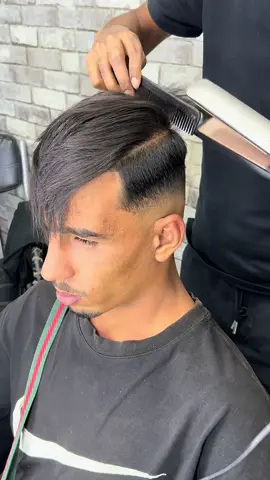 Brotin avec lisseur de cheveux 💪🔥 #fyp #viral #trend #song #marsseille🇫🇷🇩🇿🇲🇦🇹🇳 #france🇫🇷 #paris #marseille ✂️💈