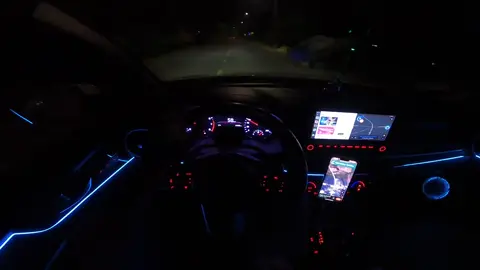 Ngàn vạn câu yêu, cũng không bằng một chiều anh đưa tay nắm. Bảo với em rằng: 