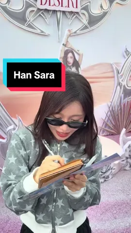 Người Nhật xin chữ ký của Han Sara! Han Sara nói tiếng Nhật dễ thương lắm! @Han Sara #emxinhsayhi #exsh #hansara 