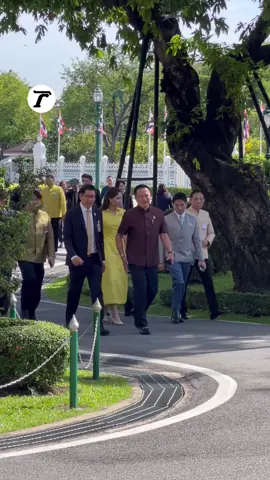 นายกฯ อนุทิน นำคณะรัฐมนตรีเข้าร่วม #ประชุมครม อย่างเป็นทางการที่ทำเนียบฯ นัดแรก หลังเคยประชุมที่รัฐสภาไปสัปดาห์ก่อน จับตา! แถลงคนละครึ่งพลัส เที่ยงนี้ (7 ต.ค.) #อนุทินชาญวีรกูล #คนละครึ่ง #เฉพาะกิจไทยรัฐออนไลน์ #ไทยรัฐออนไลน์ 