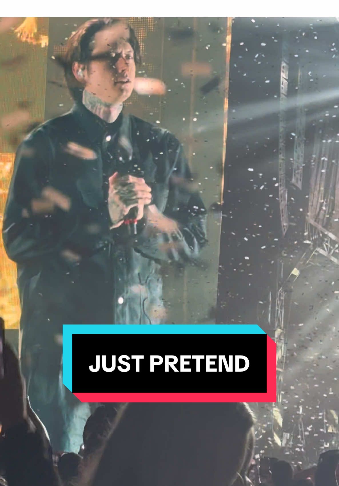 Just Pretend 🤍 @Bad Omens @Aftershock Festival #badomens #badomensband #noahsebastian #aftershock #aftershock2025 