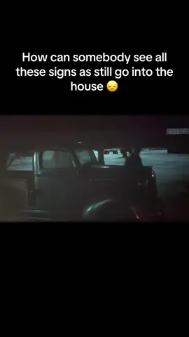 The minute I see he’s weaving at an empty house and the house is dark I’m not going inside that house #whattowatch #monstertheedgeinstory #netflix #truecrime #monster 