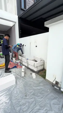 Ruang terhad bukan alasan ✅  Client kali ni mmg bercadang nak buat planter box & jumpa hijau di tiktok. Hasilnya, Daripada TikTok terus ke laman rumah ✨ Terima kasih Puan Nazhatul Atirah kerana memilih hijaugrouplandscape . #planterbox #bench#tanamrumput #decorumah 