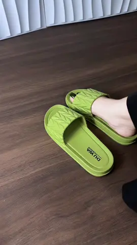 Dép quai ngang bánh mì đúc nguyên khối cao 3p #guocxinh98 #giaydep #giayxinh #giaycaogot #xuhuong 