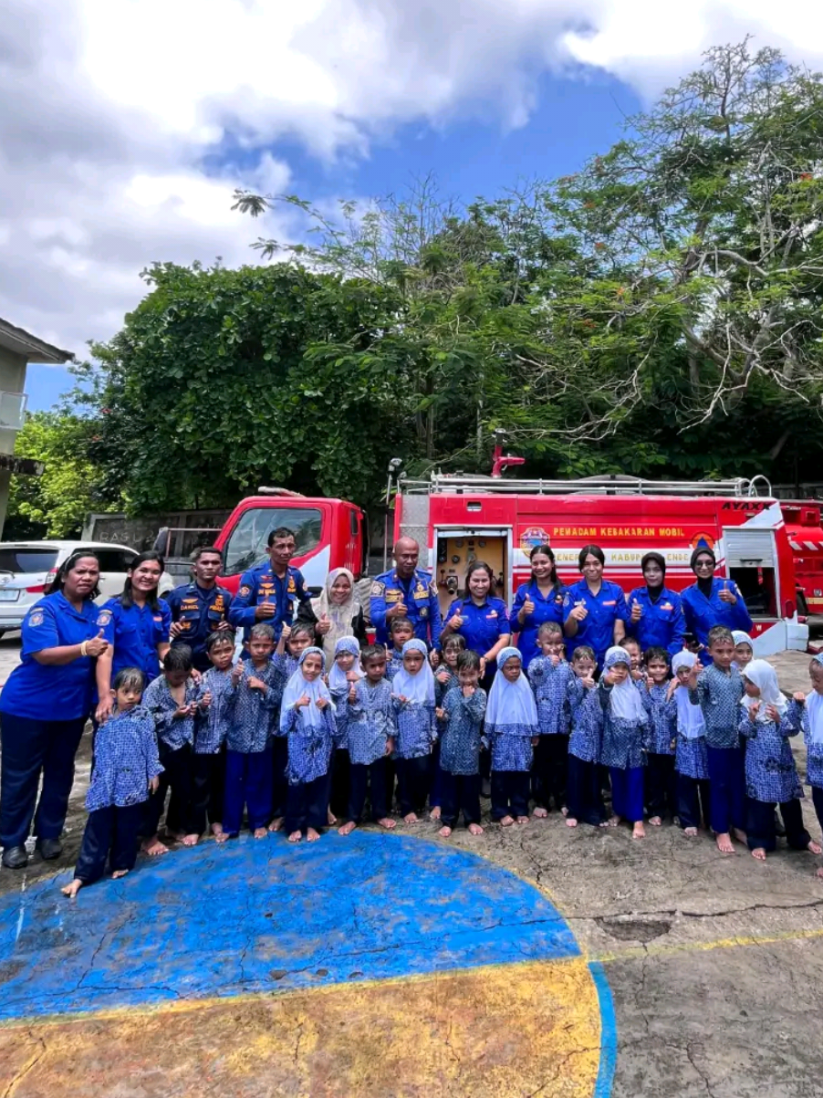 TK Kober Aisyiyah Perumnas Bermain Dan Belajar Bersama Damkar Kab.Ende #damkarende #damkarindonesia #firefighter #nttpride🏝🔥 #fypage 