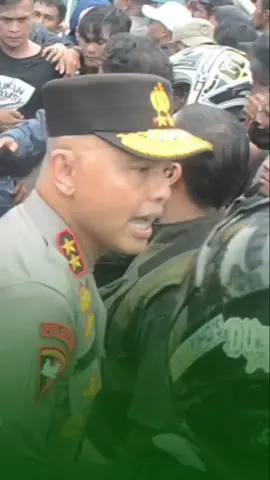 Kapolda Babel Irjen Pol Hendro Pandowo terjun langsung memantau dan meredam aksi unjuk rasa yang digelar di Kantor PT Timah Tbk #aksidamai #fyppppppppppppppppppppppp #senenknews #bangkabelitung