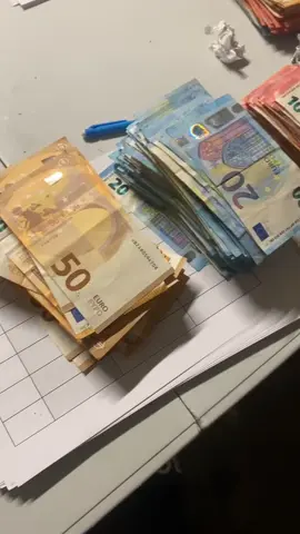 Dernier de la classe, j'finirai premier. #pourtoi #argent #ninho 