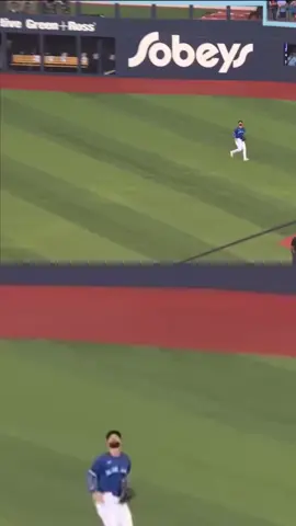 Gausman was on a roll with 11 outs in a row, but the Yankees were still in it. Then Judge came up to bat with the bases loaded... #baseball #MLB #yankees #bluejays #aaronjudge