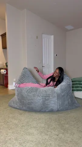 in love 😍😍😍 #beanbag #giantbeanbag #beanbagchair #homall #tiktokshopfalldealsforyou 