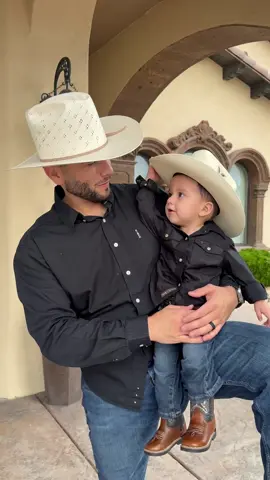 Nuestro vaquerito 🤍🤠 @Ariat  #paratii #babyboy #babiesoftiktok 