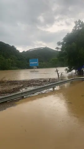 Ai đưa tui qua đường bên kia để tui về nhà được khum còn 2km là đến nhà rùi mà ko làm nào qua đc 