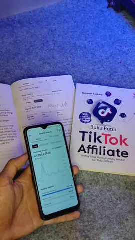 Bismillah 🤲, dari baca buku sampai hasil nyata 💸 Dulu cuma penasaran sama TikTok Affiliate, sekarang malah jadi cuan beneran! Kuncinya? Belajar → Konsisten → Action 💪🔥 #BukuPutihTikTokAffiliate #CuanDariRumah #AffiliateMarketing #BelajarAffiliate #SuwandiBaskara #TikTokAffiliate #BisnisOnline #AnakMudaCuan #AffiliateIndonesia #WorkFromHome #DigitalMarketing #AffiliateTips #CuanOnline  #CapCut 