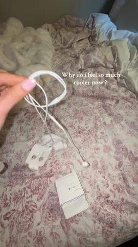 this would’ve send my 16 yr old me in a coma fr.🫣#earpods #fy 