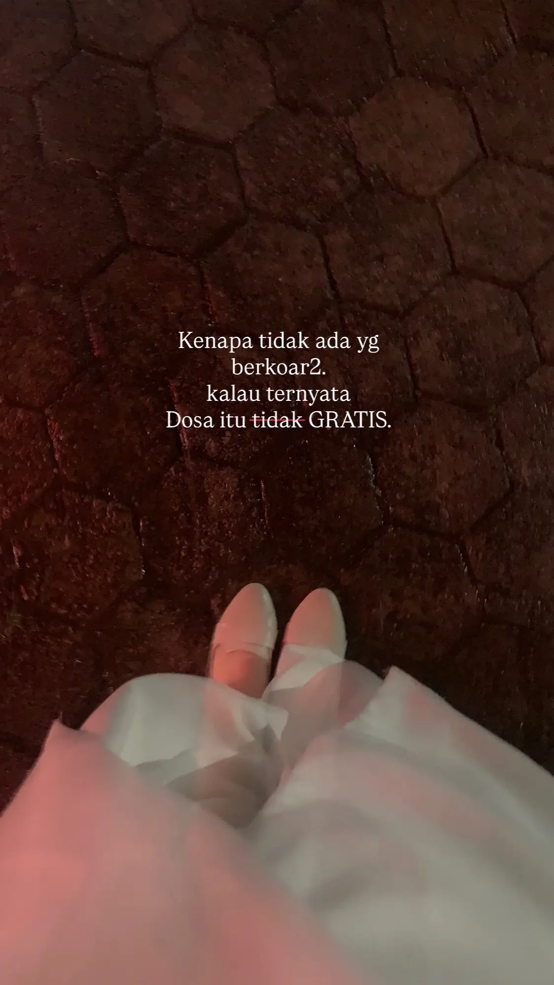 Tidak ada dosa yang terlalu besar untuk diampuni, asalkan kita datang dengan hati yang tulus dan niat yang sungguh-sungguh.  Sebab rahmat-Nya meliputi segala sesuatu, dan setiap sujud kita adalah bukti bahwa kita ingin kembali berada di jalan-Nya.