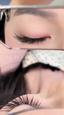 Hãy lặng lẽ chăm sóc ước mơ của mình , vì khi nó nở hoa cả thế giới sẽ biết b kiên trì thế nào #letuuyeneyelash #letuuyenbeautyacademy #daotaohocvien 