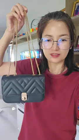 #กระเป๋าผู้หญิง #กระเป๋า #กระเป๋าสะพายข้าง #กระเป๋าแฟชั่น #กระเป๋าสะพาย 