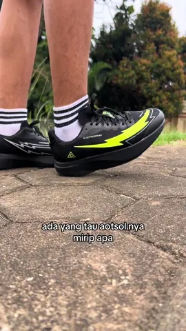 uda empuk keren lagi #sepatuberkualitas #sepatulari #sepaturunning #Running #sepatuolahraga 