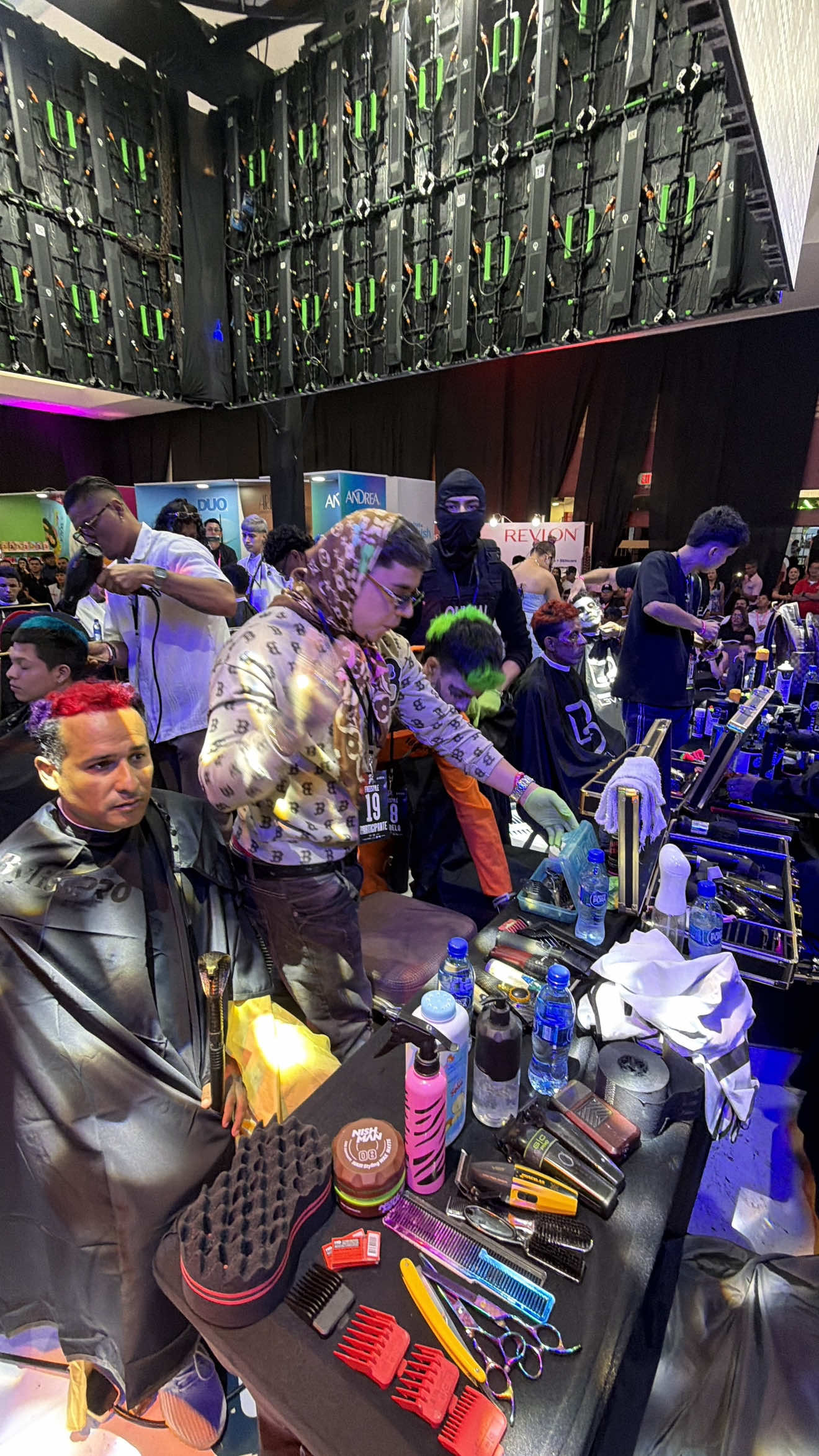 Comenzó la competencia @somosvariedadesivette #nicargua🇳🇮 #beautyexpo2025 #batalla #barbershop ##babylisspro 