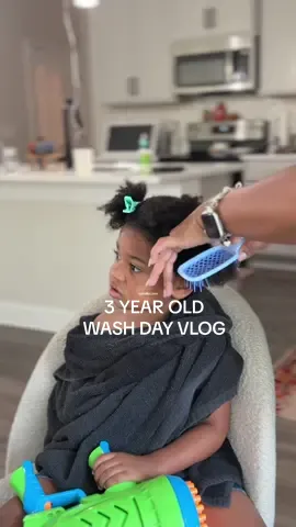 the way this brush glides through his curls!🥹 #toddlerhairstyles #toddlerhairideas #toddlerboyhairstyles #unbrush #unbrushreview 
