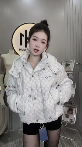 Sắm liến con áo mắc cho ấm các chị ưi#xuhuong #tết2026🌸🌸🧧🎆🎇 @HUYỀN MY DAILY 
