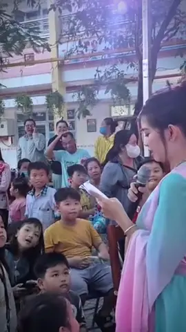 Chú cuội ngồi gốc sầu riêng , để trâu ăn lúa gọi cha ời ời 