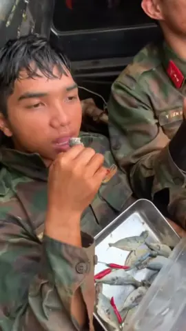 Khi để nói những điều tốt đẹp nhất về những hành động này! Bạn sẽ nói gì???  Sau bão số 10 Bualoi lực lượng Quân đội và Công an ta vất vả quá.  #bodoi #congan #vietnam #cuuhocuunan #tiktokawardsvn  Cre: Tổng hợp