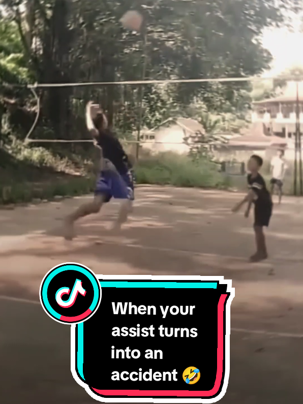 When teamwork goes wrong 😂🏐💥@comedy5887 #viral #fyf #funnyvideos #funnytiktok #volleyball 